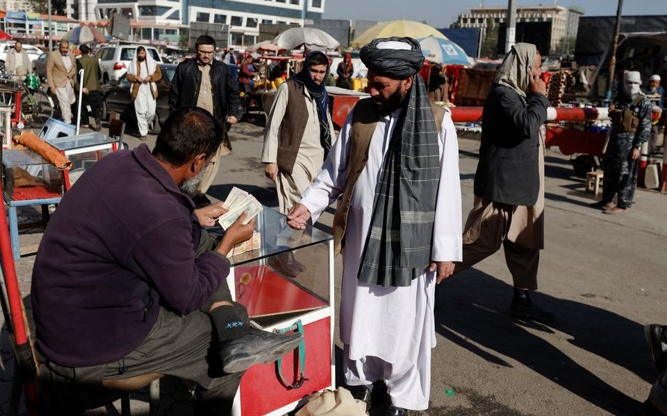Taliban cấm sử dụng ngoại tệ ở Afghanistan